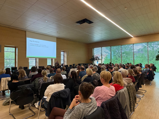 Der vollbesetzte Saal in Marktoberdorf