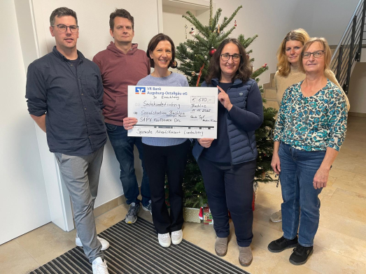 Spendenscheckübergabe durch Pfarrgemeinderat Lindenberg an die SAPV KF-OAL